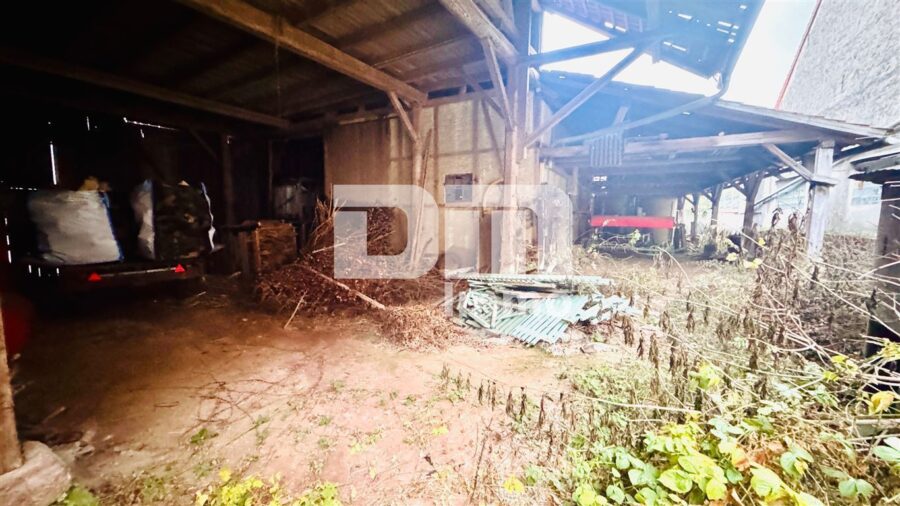 Wohn / Gewerbe Ensemble mit Wohnhaus, Stallgebäude, großer Scheune sowie Nebengebäude - Innenhof / 2. Zufahrt / Zufahrt Scheune und Stall